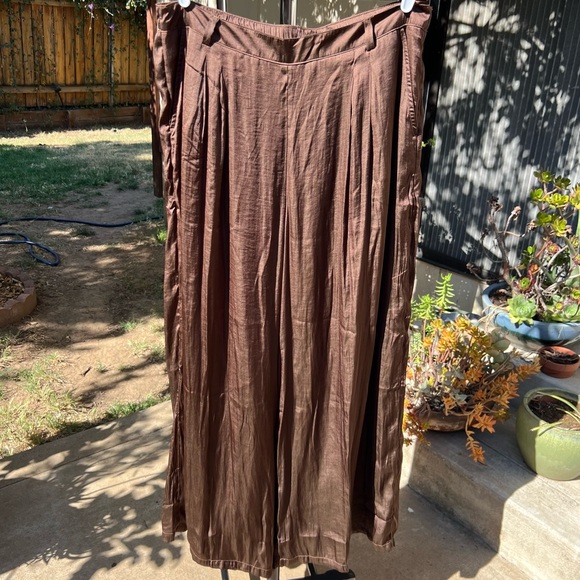 AE High-Waisted Baggy Wide-Leg Satin Trouser - Picture 4 of 6